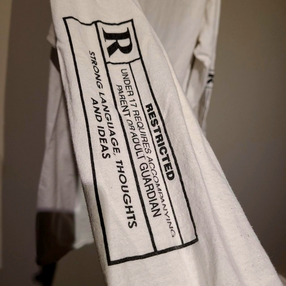 LONG SLEEVE GRAPHIC TEE by FASHION NOVA - Picture 3 of 4